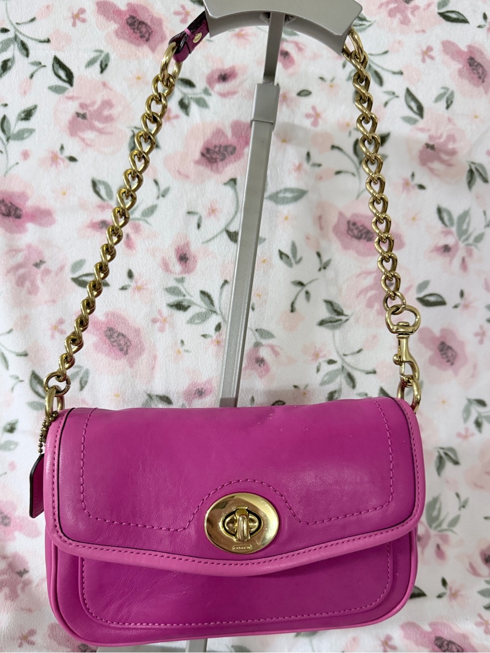 🌸 Coach SUPER RARE Turnlock Hot Pink Colorblock Tattersall Legacy Gold Chain - Picture 2 of 8